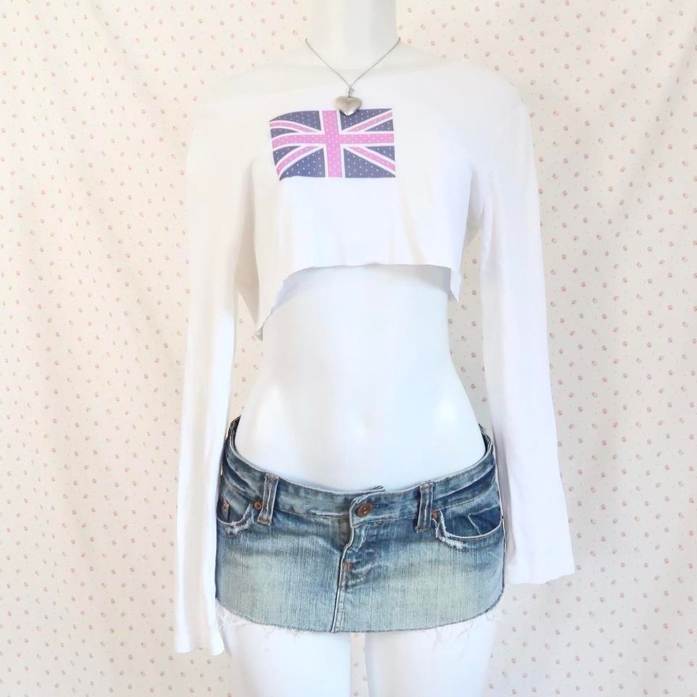 white cropped union jack long sleeve top british flag graphic y2k britpop